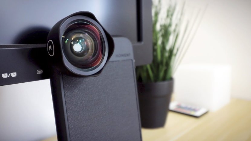 Moment Lens